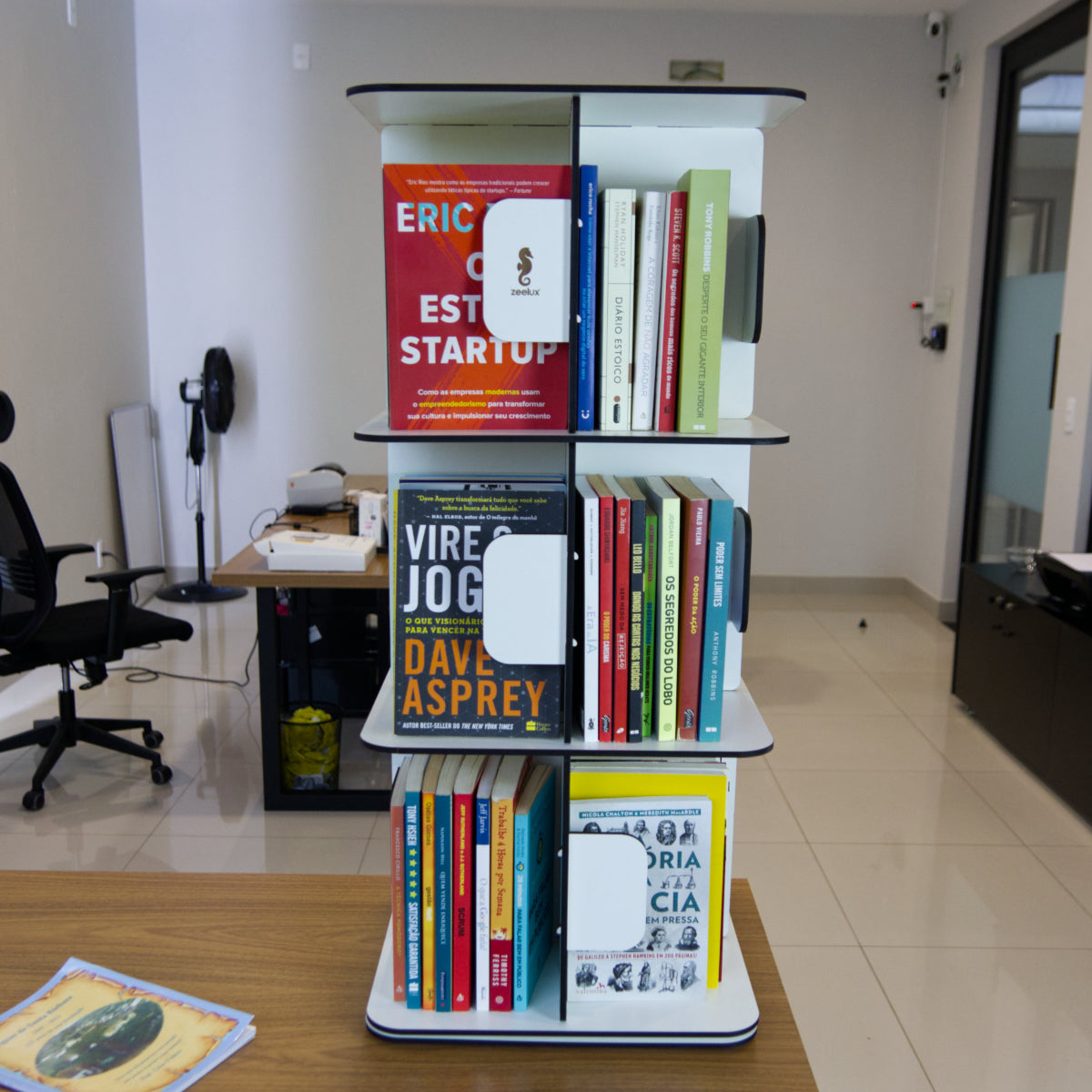Estante Para Livros Giratória Compacta Para Até 120 Livros